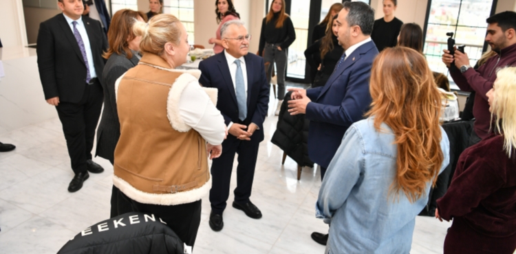 KAYSER� B�Y�K�EH�R, PAR�S�TEN ERC�YES�E TANITIM K�PR�S� KURDU