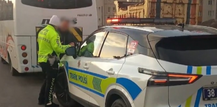 Trafik denetimlerinde 1654 s�r�c�ye ceza