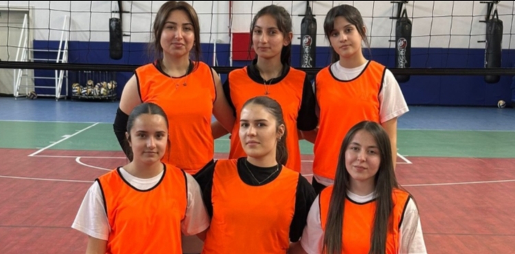 Tomarza�da �Evinin Sultanlar� Voleybol Turnuvas�� ba�lad�