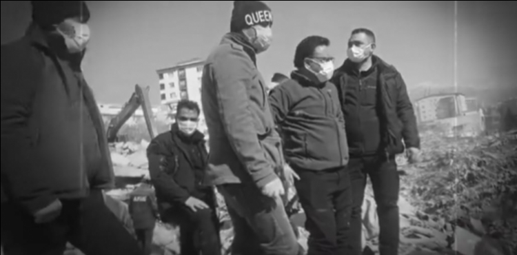 Vali �i�ek'ten '6 �ubat' payla��m� 