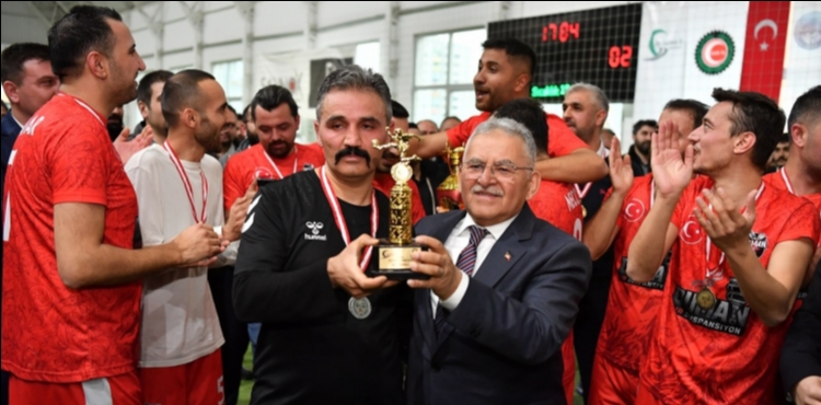 BA�KAN B�Y�KKILIǒTAN, HALI SAHA TURNUVASINDA CO�KULU BULU�MA