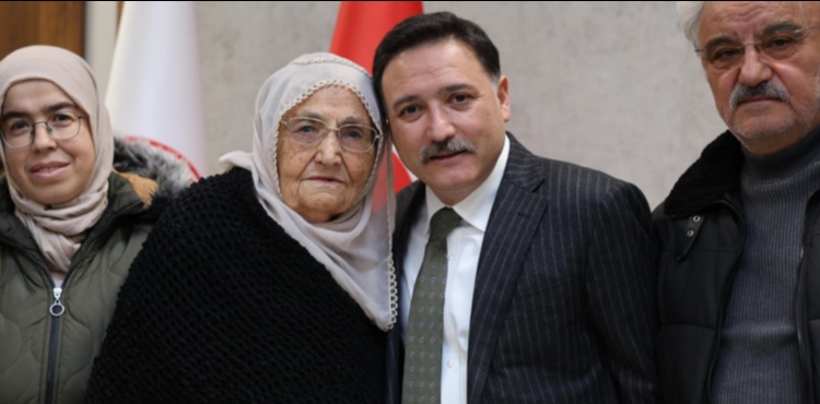 Vali G�kmen �i�ek�ten afetzede ailelere anahtar teslimi