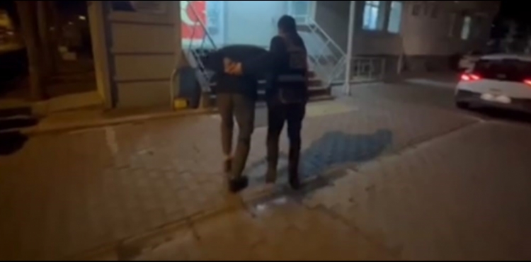 Otob�s ak�lerini �alan ��pheli yakaland�