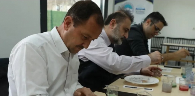 Kayseri Devlet Hastanesi�nde sa�l�k �al��anlar�, �ini sanat�yla stres at�yor