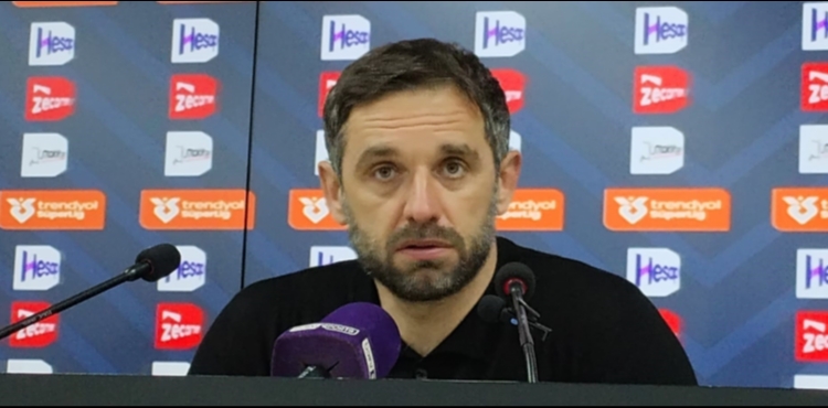 Kayserispor'da Djalovic'den istifa sorusuna 'Ben s�k� �al��maya devam ediyorum' yan�t�