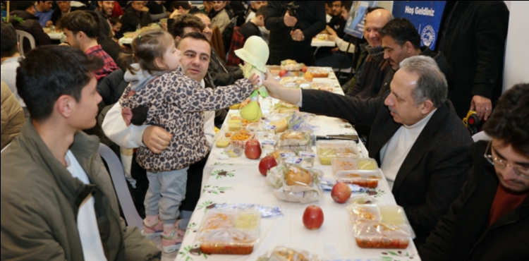 TALAS�TA G�N�LLER Y�NE �KRAM SOFRASI'NDA BULU�ACAK