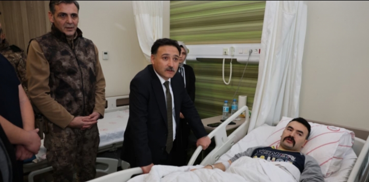 Vali �i�ek'ten operasyonda yaralanan �zel harekat polisine ziyaret