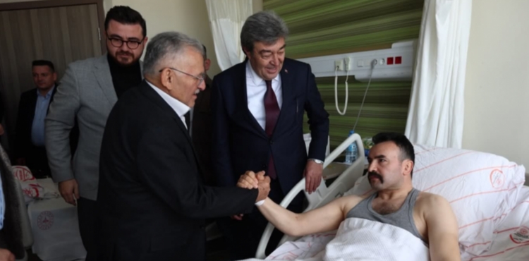 AK Parti'li milletvekilleri ile Ba�kan B�y�kk�l��'tan yaral� polis memuruna ziyaret