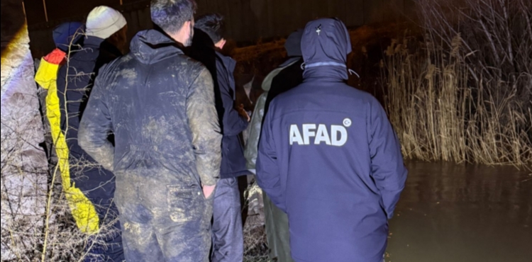 Sa�anak ya��� nedeniyle ev ve ah�rlar� su bast� 