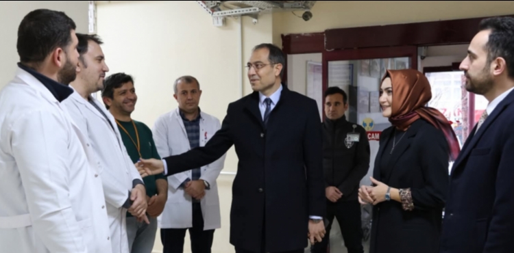 �l Sa�l�k M�d�r� Er�an, Develi�de hekimlerle bir araya geldi