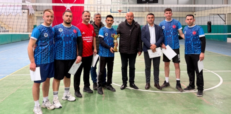 �zvatan�da kurumlar aras� voleybol turnuvas� tamamland�