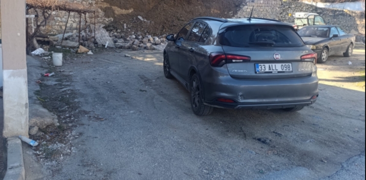 Yahyal��da istinat duvar� ��kt�