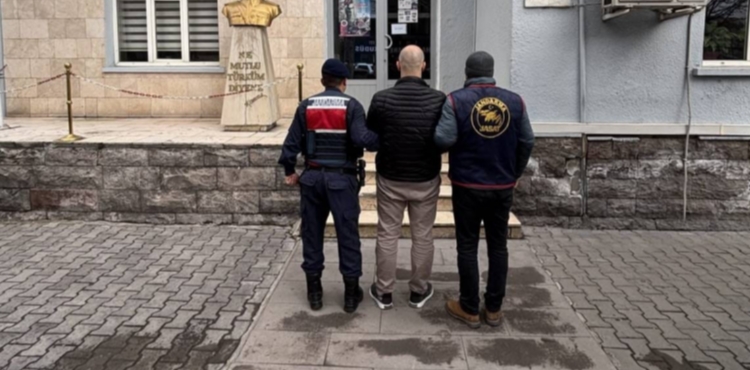 Kayseri'de 15,5 y�l hapisle aranan h�k�ml� uyu�turucu ile yakaland� 