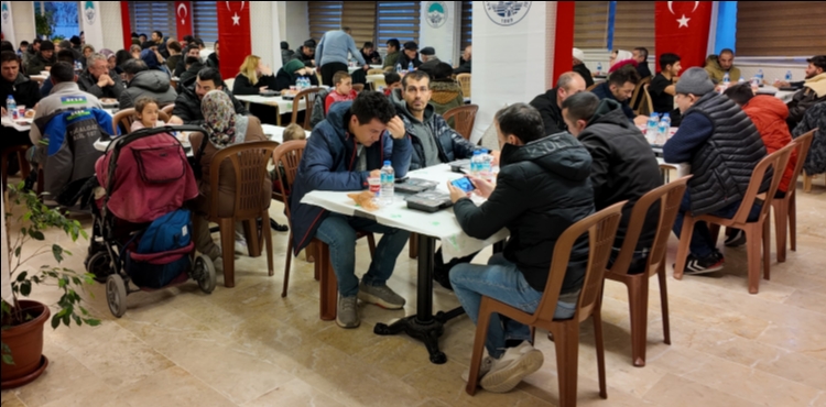 BÜYÜKŞEHİR, RAMAZAN’IN BEREKETİNİ GÖNÜL SOFRALARINDA YAŞATIYOR