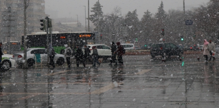 Kayseri�de kar ya���� etkili oldu