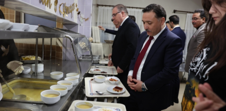 Vali �i�ek, S�mer Fen Lisesi ��rencileriyle iftarda bulu�tu