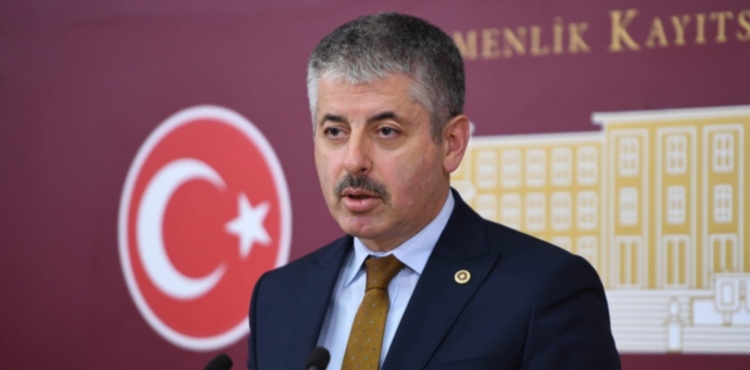 AK Parti�li �opuro�lu: Milletin de�erleriyle kavga eden anlay���n kar��l��� yok