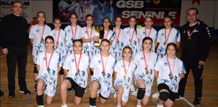 B�Y�K�EH�R SPOR A.�. KIZ HENTBOL TAKIMI, KAYSER� �L B�R�NC�S� OLDU