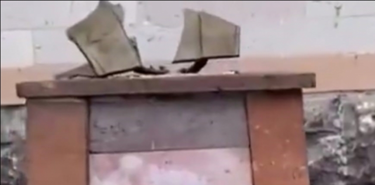 Kayseri�de Atat�rk b�st�ne baltal� sald�r�