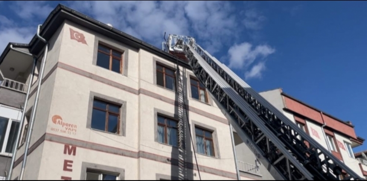 Kayseri'de apartman�n bacas�nda yang�n