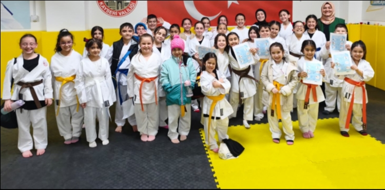 Ye�ilay �ubesi�nden ba��ml�l�kla m�cadele semineri