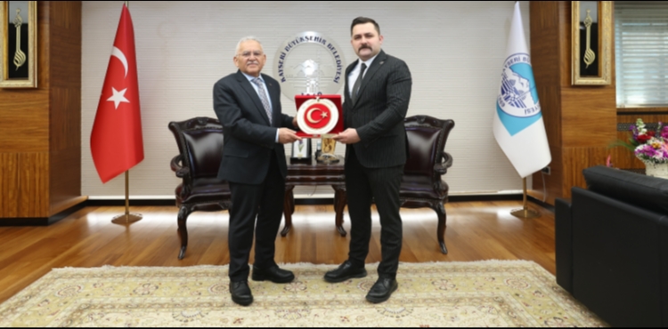 ALPEREN OCAKLARI HEYET�N� KONUK EDEN B�Y�KKILI�: �MERHUM MUHS�N KARDE��M�Z�N EN B�Y�K HATIRASI�