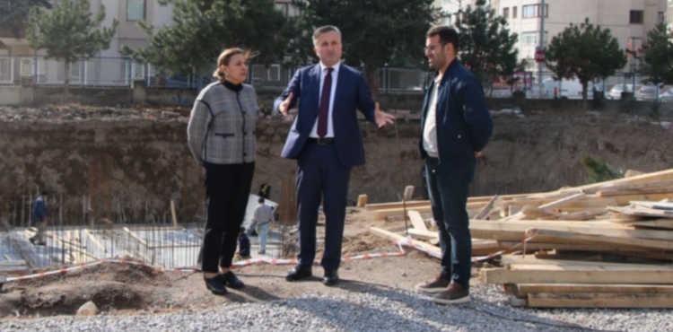 Depremde hasar g�rd��� i�in y�k�lan okullar�n yerine yeni binalar y�kseliyor