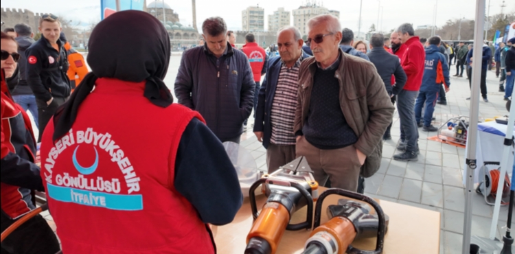 B�Y�K�EH�R�DEN DEPREM HAFTASI�NDA B�L�N�LEND�RME ATA�I