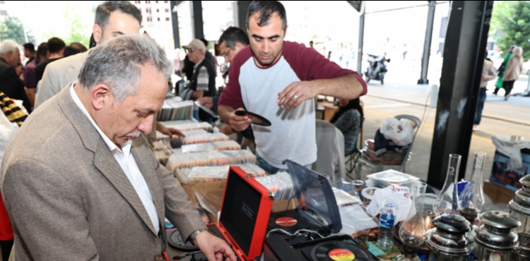 BU PAZAR ANT�KACILAR BULU�UYOR