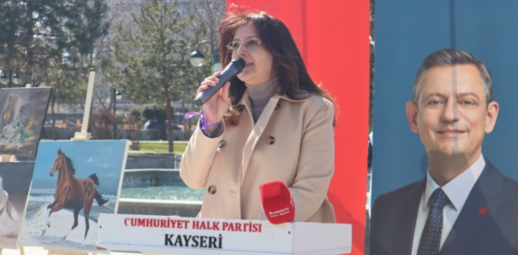 CHP�li �zer: Kad�nlar ne yaz�k ki her co�rafyada adaletsizliklerin, sava�lar�n ve ac�n�n y�k�n� ta��yor