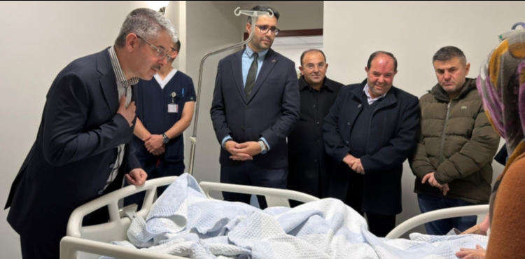 AK Parti�li �opuro�lu�ndan hastane ziyareti