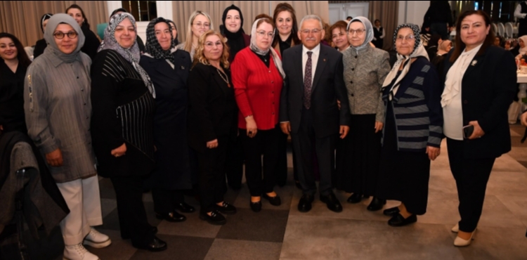 BA�KAN B�Y�KKILI�, E�� DR. NECM�YE B�Y�KKILI� �LE �KADINA VEFA� �FTAR PROGRAMINA KATILDI