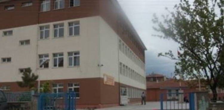 Yahyal�'da ��renciler aras� b��akl� kavga: 1 yaral�