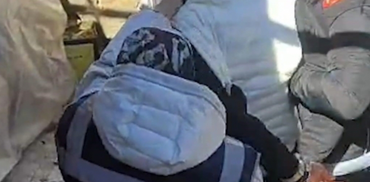 24 y�l hapisle aranan 'istismar' h�k�ml�s� gizli b�lmede yakaland�