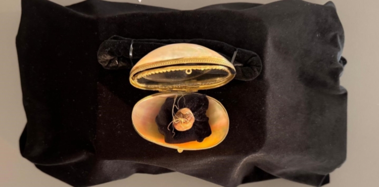 SEL�UKLU�DAN OSMANLI�YA KUTSAL EMANETLER VE VAKIF ESERLERi KAYSERݒDE