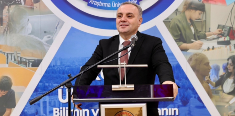 Rekt�r Prof. Dr. Fatih Altun, �e�itli Alanlarda �d�l Alan  Akademisyenler ile Bir Araya Geldi