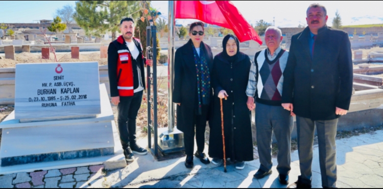 Kayseri�de bayram �ncesi �ehit kabirlerine ziyaret