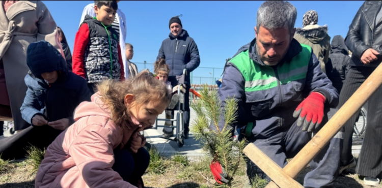 KAYSER� B�Y�K�EH�R�DEN �ZEL �OCUKLARLA ANLAMLI A�A� D�K�M ETK�NL���