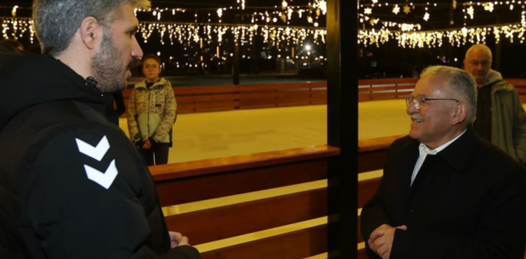 BA�KAN B�Y�KKILIǒTAN GEN�LERE M�JDE: A�IK HAVA BUZ PATEN� P�ST�