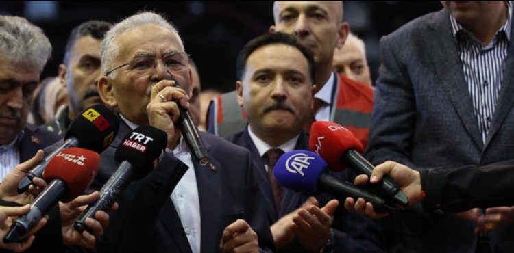 BA�KAN B�Y�KKILI�, �KUTSAL EMANETLER VE VAKIF ESERLER� SERG�SݔN�N A�ILI�INA KATILDI