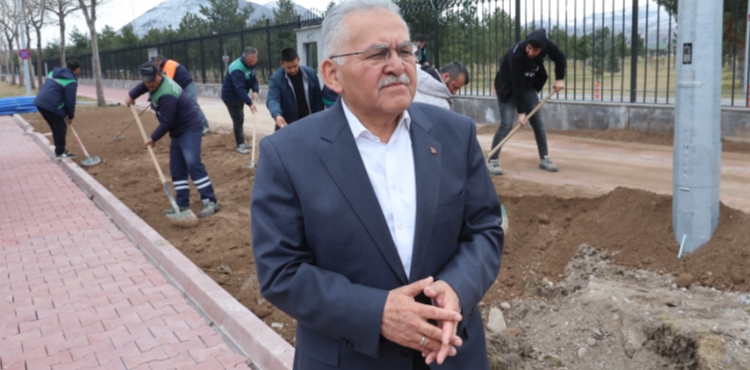 BA�KAN B�Y�KKILI�, GECE G�ND�Z SAHADA: TALAS BULVARI 5 �ER�TL� YEN� HAL�YLE H�ZMETE A�ILDI