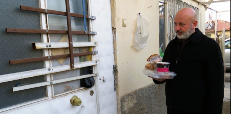 H�ZMETLER�YLE G�N�LLERDE TAHT KURAN BA�KAN �OLAKBAYRAKDAR�A DUALARLA TE�EKK�R