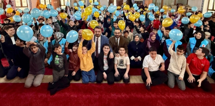 TDV Kayseri Kad�n Kollar��ndan �ocuklara bayram hediyesi