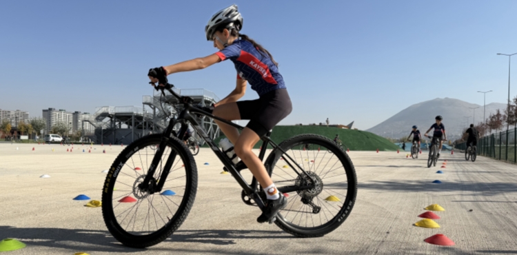 B�Y�K�EH�R, BMX PARKURU �LE GEN�L��E HIZ VE HEYECAN KATIYOR