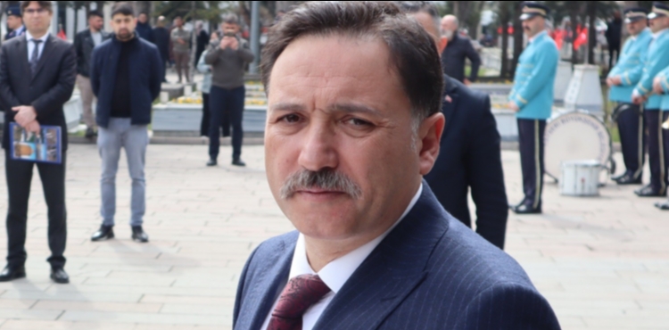 Vali G�kmen �i�ek: Bu kadar sava��n i�erisinde bir tek bizim �lkemizde huzurlu bir �ekilde bombalar patlamadan ya��yoruz