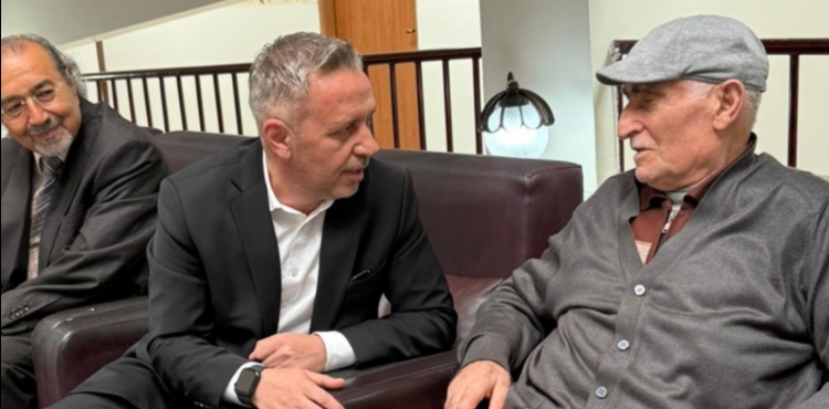 AK�B�den Huzurevi sakinlerine bayram ziyareti