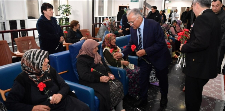 BA�KAN B�Y�KKILI�, �BAYRAMLA�MA� PROGRAMLARINDA KONU�TU: �KENETLENME ZAMANI�