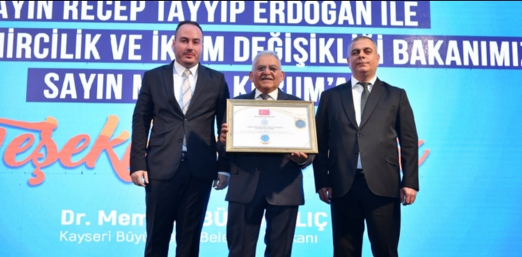 BA�KAN B�Y�KKILIǒIN �NC�L���NDE KASKݒYE YAPAY ZEK� PROJES�YLE �D�L