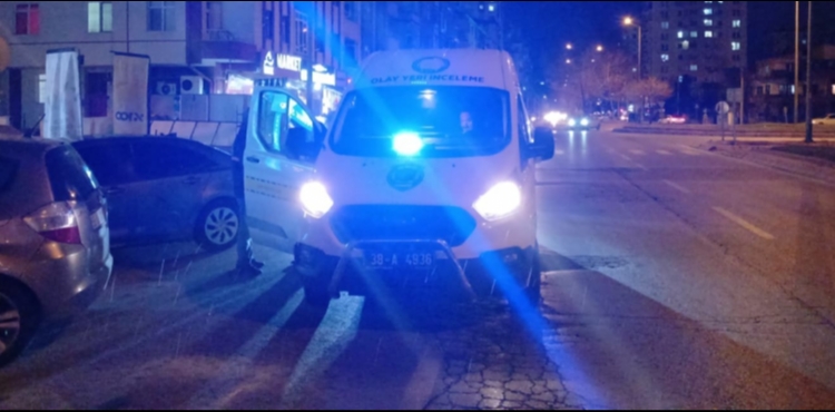 Mezarl�k ziyareti d�n��� 78 ya��ndaki e�ini evde �l� buldu