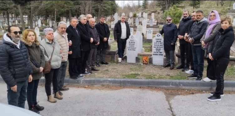 Gazeteci Oktay Ensari, vefat y�ld�n�m�nde an�ld�